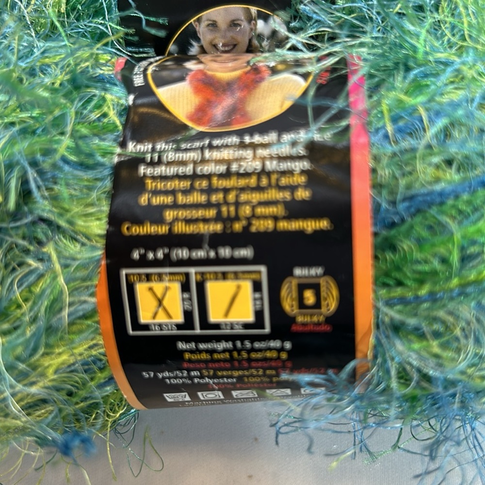 New Lion Brand Fun Fur Prints Eyelash Yarn 2 Skeins - Picture 4 of 6